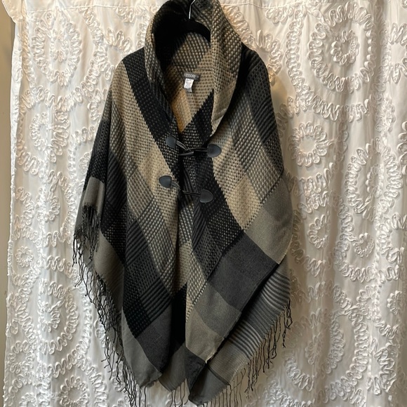 Accessory ST black,tan & gray double layer shawl, 2 latch/hook front, one size - Picture 2 of 7